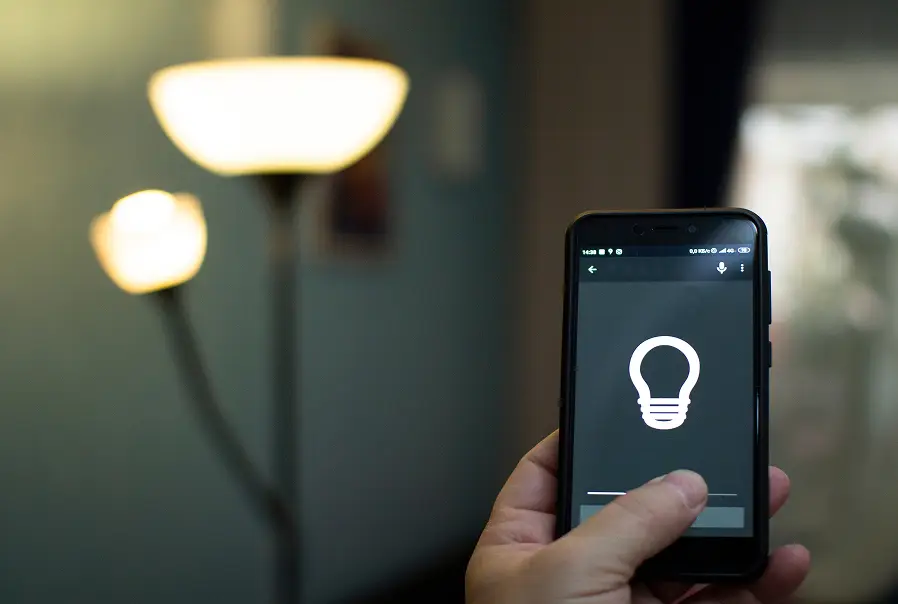 手元であかりをコントロール